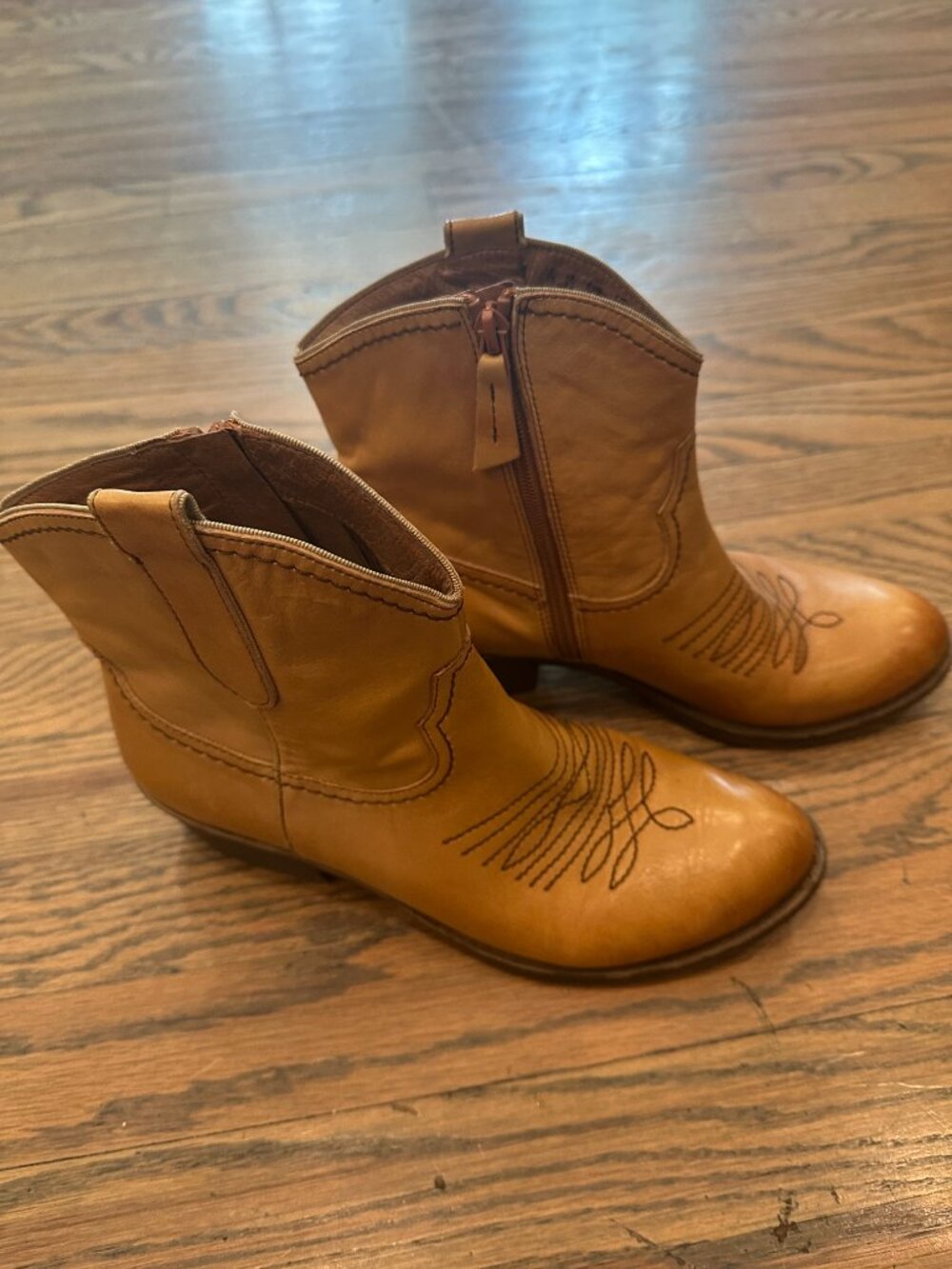Naya Sandy Leather Western Ankle Boots 7.5